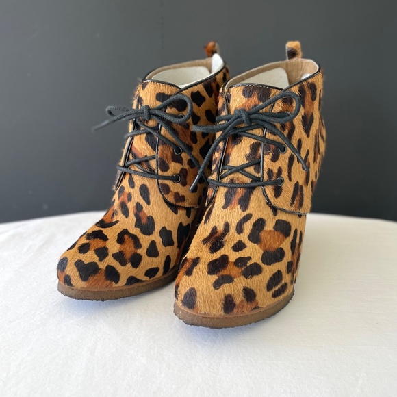SHOEMINT Shoe Bootie Wedge Leopard sz 8.5 Pony Hair Lace up EXC Jolly Tan - Picture 3 of 11